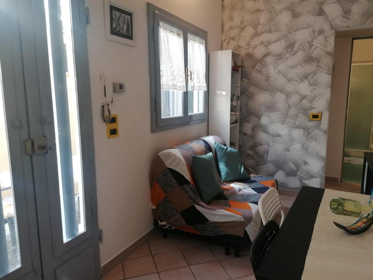 La Casina Giramondo Di Ele Viareggio Exterior foto